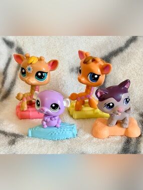 2010 LPS Giraffees/Husky Dog/Hamster Bobblehead McDonalds Happy Meal Toys